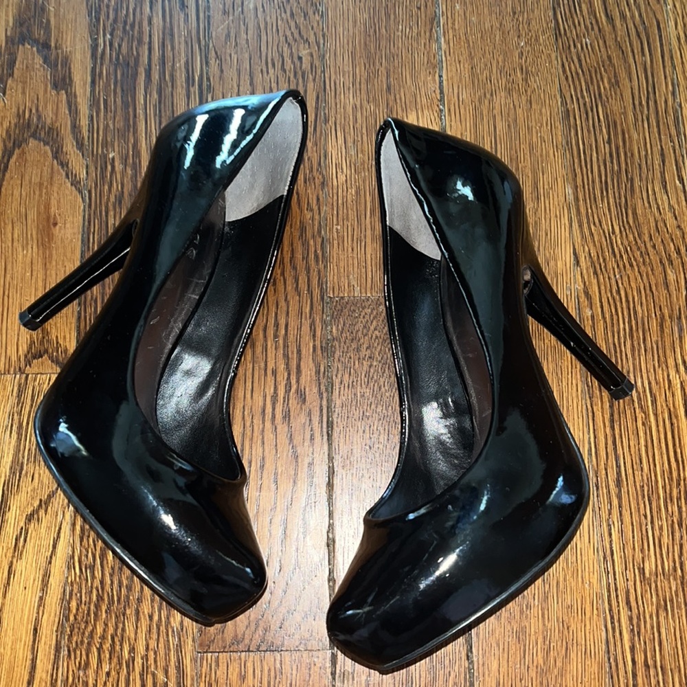 Guess Black Patent Leather Platform Pumps - size 5.5m
